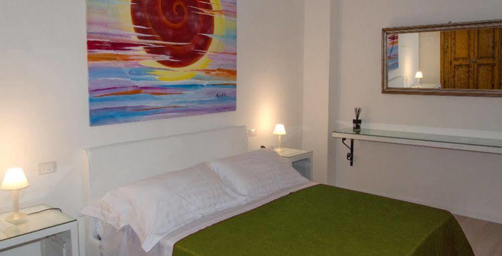 La Finestra Sul Convitto B&B Lecce Dış mekan fotoğraf