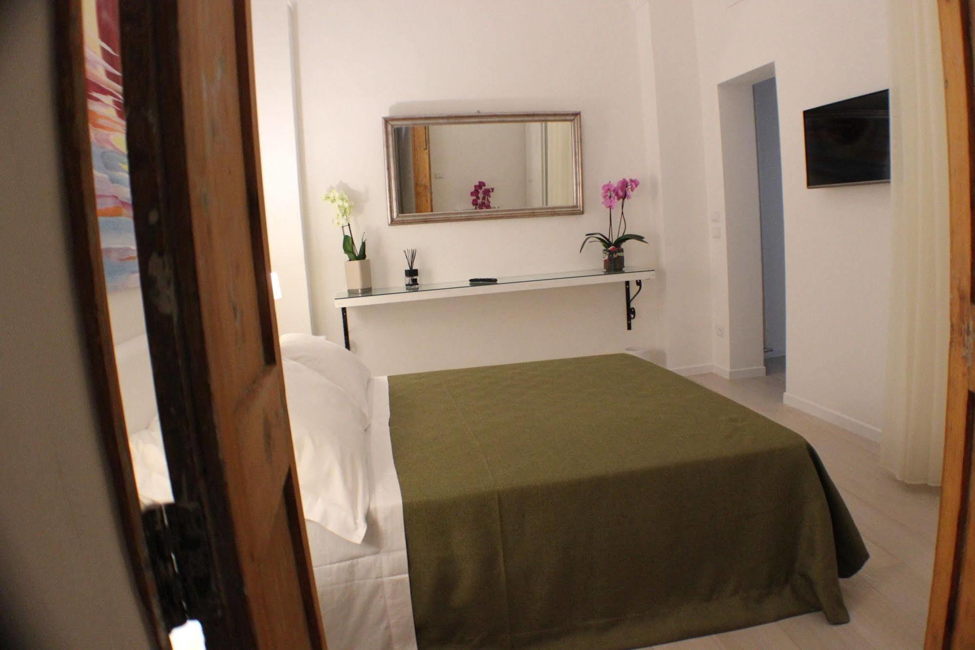 La Finestra Sul Convitto B&B Lecce Dış mekan fotoğraf