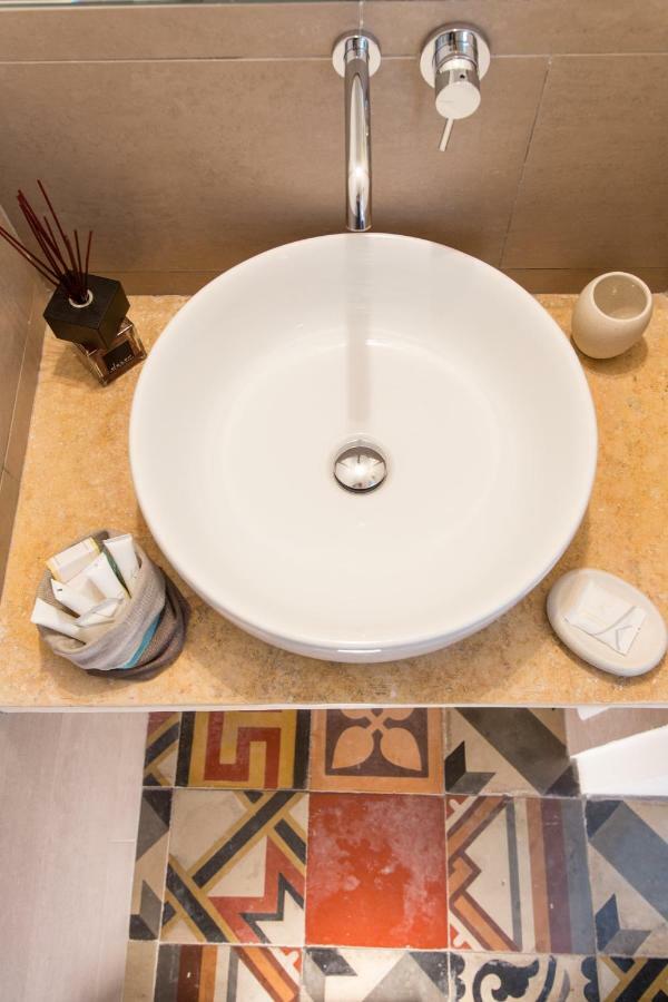 La Finestra Sul Convitto B&B Lecce Dış mekan fotoğraf